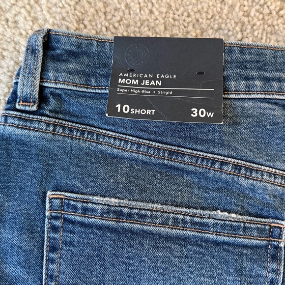 American Eagle Super High Rise Strigid Mom Jean - Picture 7 of 8